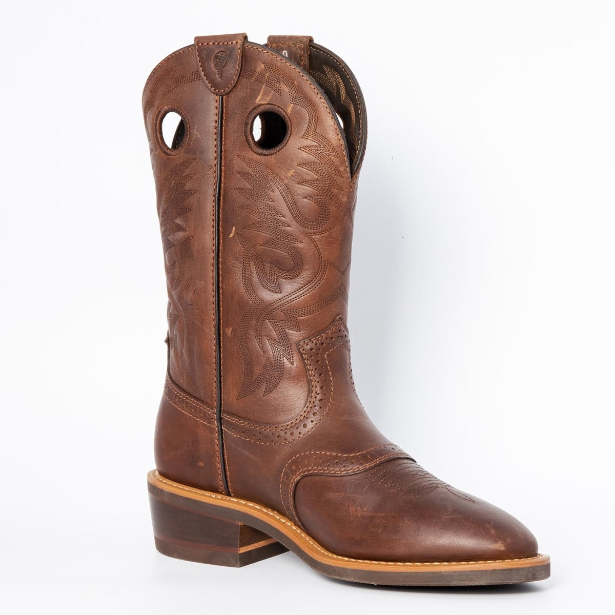 Harold western boot in 2.4mm Australian bull hide leather with round toe last, cowhide lining, cork rubber sole, and low stacked Cuban heel. Goodyear welt construction.