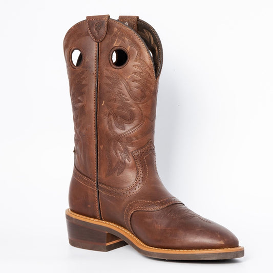 Harold western boot in 2.4mm Australian bull hide leather with round toe last, cowhide lining, cork rubber sole, and low stacked Cuban heel. Goodyear welt construction.